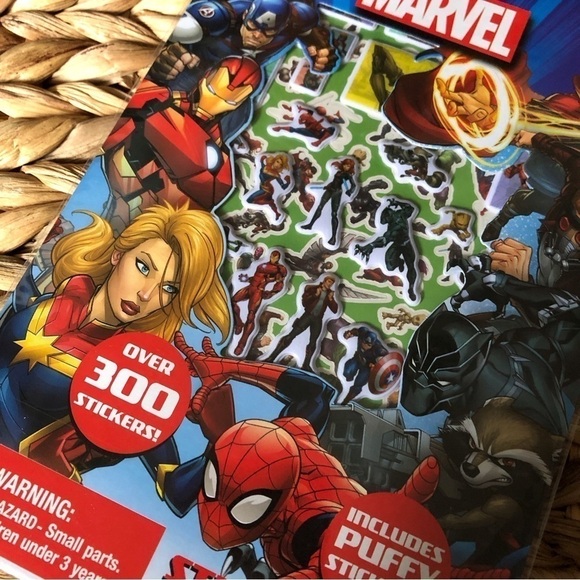 Marvel super hero Sticker Book (300ct) - Picture 2 of 3